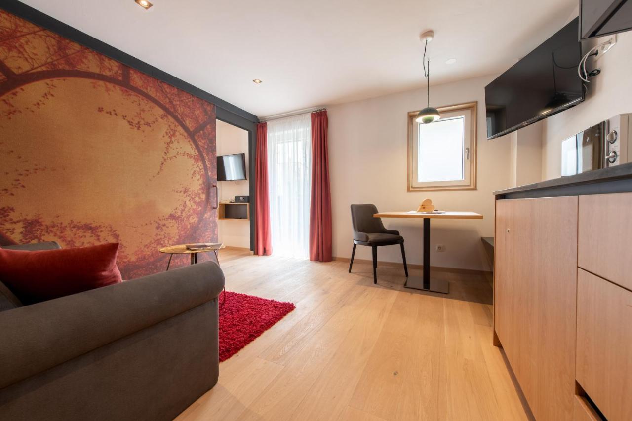 Lapis Monti - Apartments & Suites Burgusio Eksteriør billede