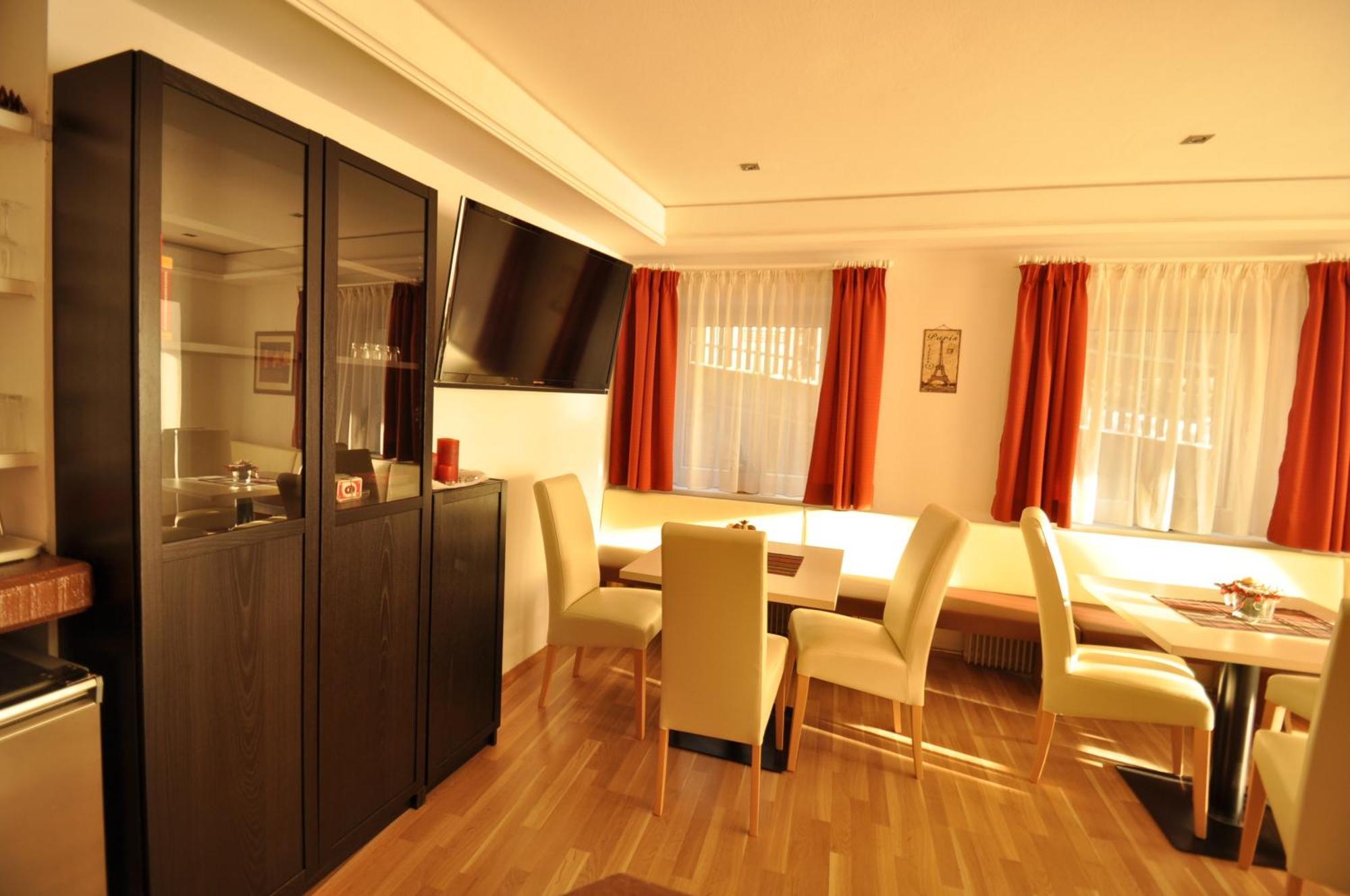Lapis Monti - Apartments & Suites Burgusio Eksteriør billede